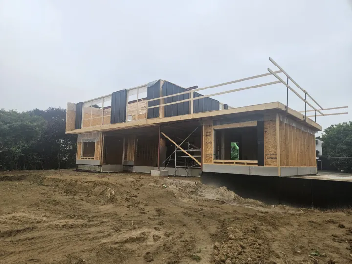 Sloop bungalow en nieuwbouw met uitbreiding verdieping Sweikhuizen