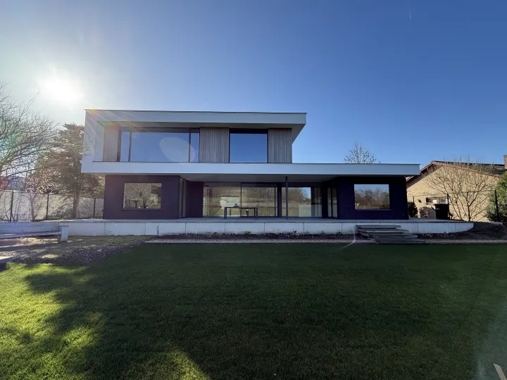 Sloop bungalow en nieuwbouw met uitbreiding verdieping Sweikhuizen