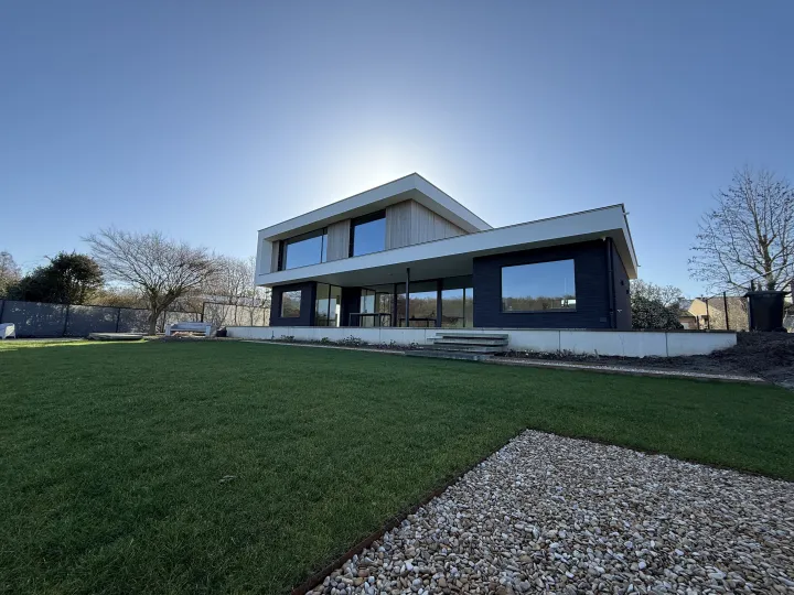 Sloop bungalow en nieuwbouw met uitbreiding verdieping Sweikhuizen
