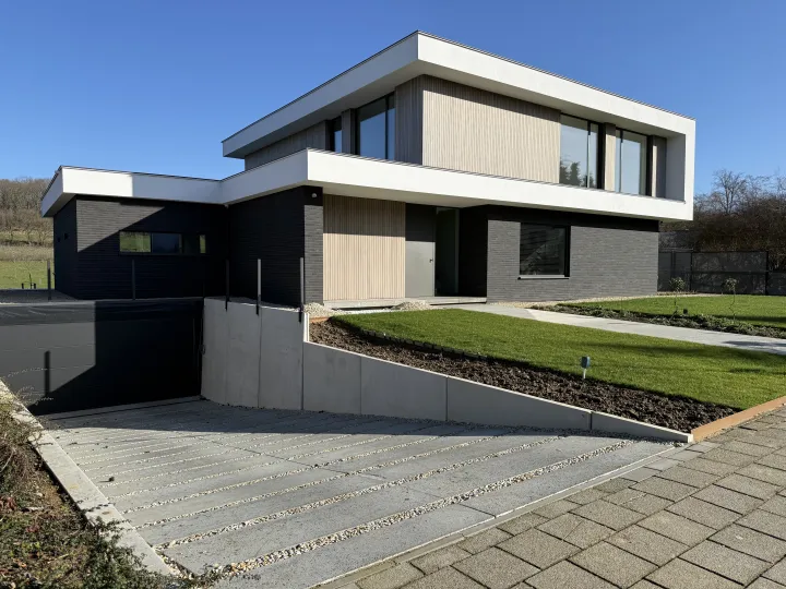 Sloop bungalow en nieuwbouw met uitbreiding verdieping Sweikhuizen